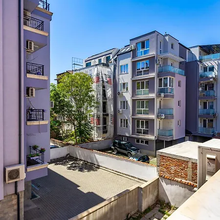 Comfort Corner - 1bd With Balcony By Flat Mаnager Apartman